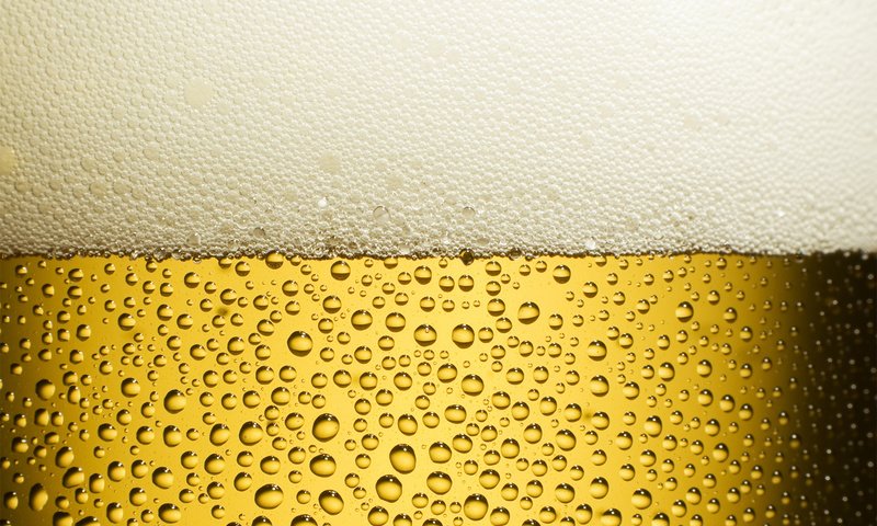 Обои желтый, капли, свежесть, пиво, пена, yellow, drops, freshness, beer, foam разрешение 1920x1200 Загрузить
