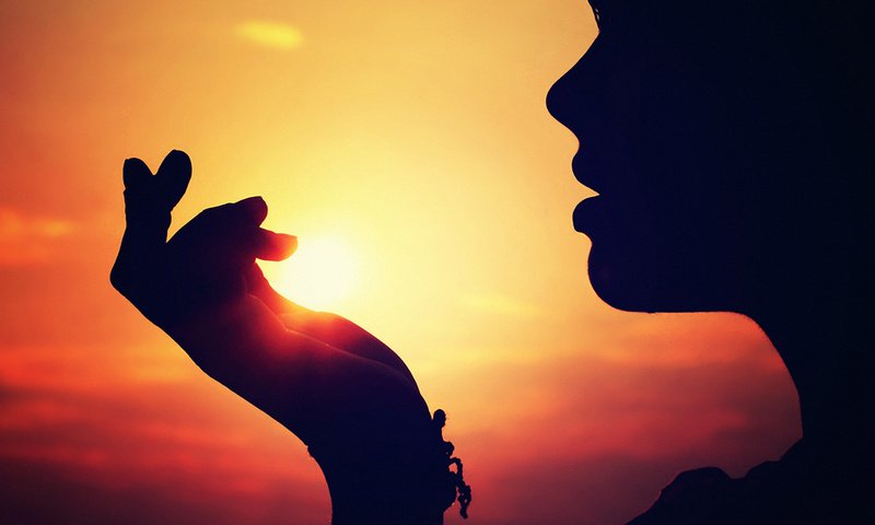 Обои закат, девушка, лицо рука, sunset, girl, the person's hand разрешение 1920x1440 Загрузить