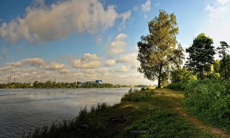 Обои облака, деревья, река, serg-sergeew, clouds, trees, river разрешение 1924x1200 Загрузить