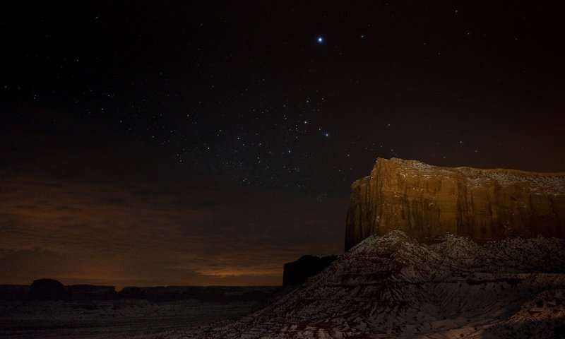 Обои ночь, скала, звезды, пустыня, каньон, night, rock, stars, desert, canyon разрешение 1920x1200 Загрузить