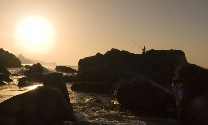 Обои скалы, море, рыбак, rocks, sea, fisherman разрешение 1920x1080 Загрузить