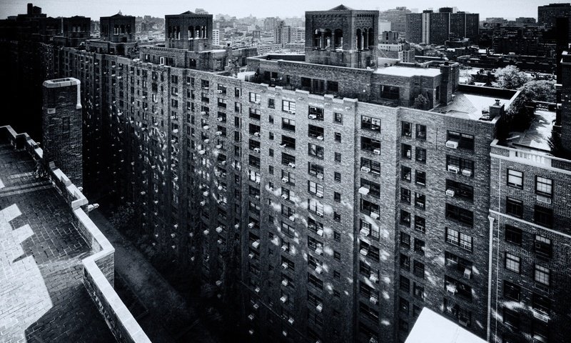 Обои город, чёрно-белое, дом, здания, улицы, строения, the city, black and white, house, building, street, structure разрешение 1920x1200 Загрузить