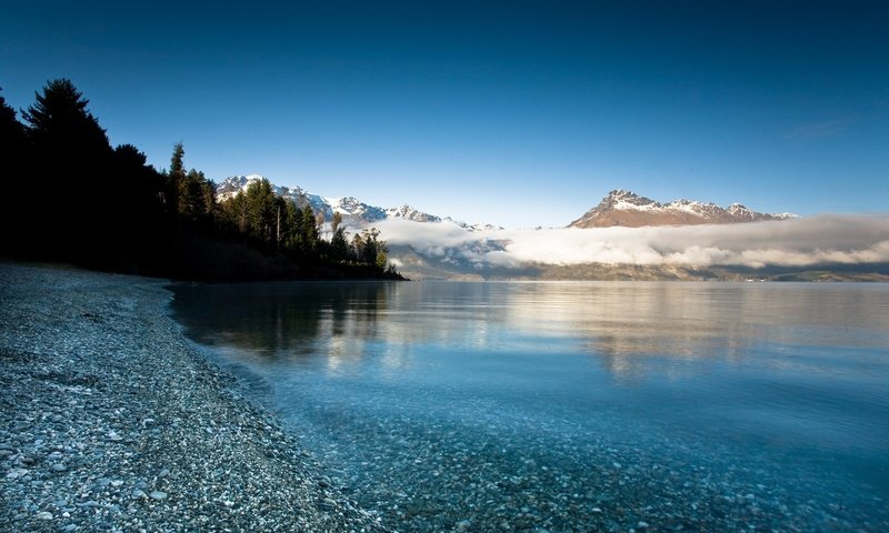 Обои облака, озеро, горы, камни, деверья, clouds, lake, mountains, stones, devereaux разрешение 1920x1200 Загрузить