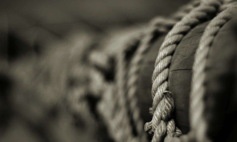 Обои чб, веревка, столб, bw, rope, post разрешение 2000x1340 Загрузить