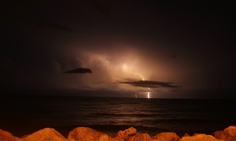 Обои ночь, море, молния, night, sea, lightning разрешение 2560x1573 Загрузить