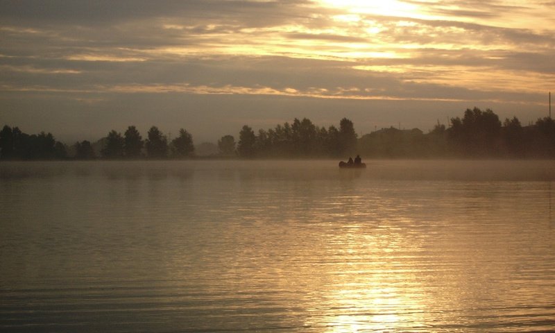 Обои озеро, закат, туман, лодка, lake, sunset, fog, boat разрешение 1920x1080 Загрузить