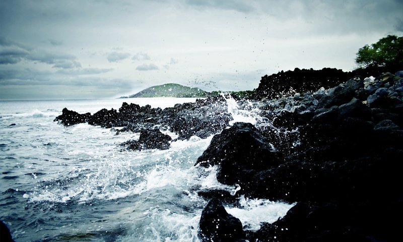 Обои вода, скалы, камни, волны, море, гавайи, water, rocks, stones, wave, sea, hawaii разрешение 2560x1600 Загрузить
