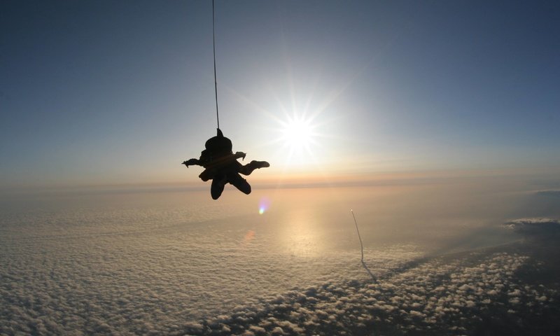 Обои облака, прыжок, адреналин, на, парашутист, сюрприз, летит, встречу, clouds, jump, adrenaline, on, parachutist, surprise, flies, meeting разрешение 3504x2336 Загрузить