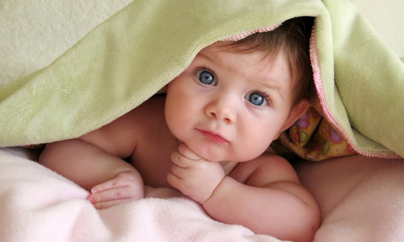 Обои ребенок, малыш, лапочка, постель, child, baby, friendly, bed разрешение 2560x1600 Загрузить