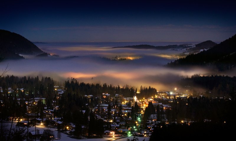 Обои вечер, зима, туман, город, альпы, the evening, winter, fog, the city, alps разрешение 1920x1200 Загрузить