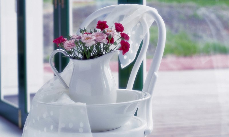 Обои цветы, розы, стул, букет, кувшин, тазик, ткан, flowers, roses, chair, bouquet, pitcher, basin разрешение 1920x1200 Загрузить