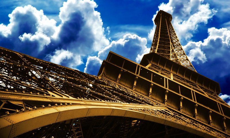 Обои небо, облака, париж, эйфелева башня, перспектива, the sky, clouds, paris, eiffel tower, perspective разрешение 1920x1200 Загрузить