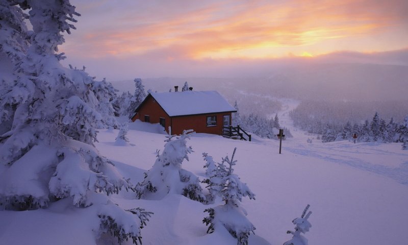 Обои небо, снег, природа, закат, зима, пейзаж, дом, the sky, snow, nature, sunset, winter, landscape, house разрешение 1920x1080 Загрузить