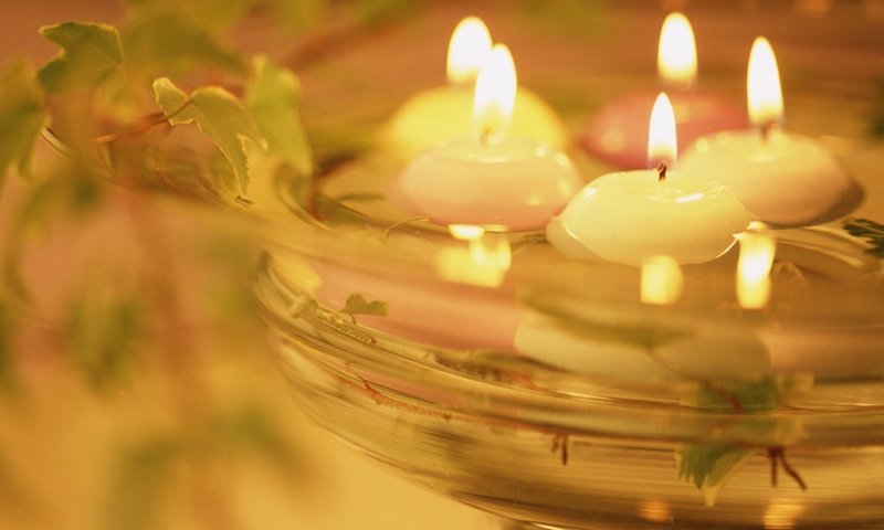 Обои свет, вода, свечи, романтика, растение, тепло, light, water, candles, romance, plant, heat разрешение 1920x1200 Загрузить