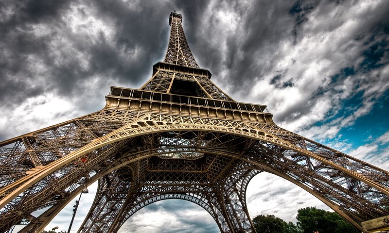 Обои облака, париж, франция, эйфелева башня, clouds, paris, france, eiffel tower разрешение 1920x1200 Загрузить