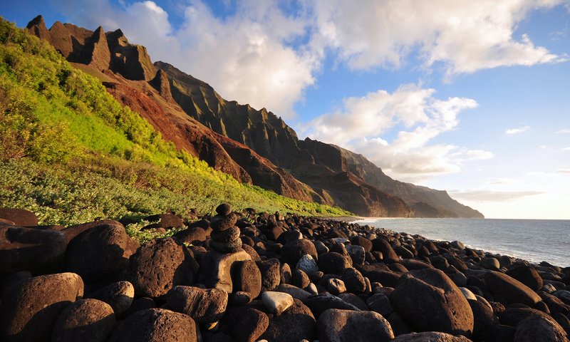 Обои валуны, трава, облака, горы, скалы, камни, берег, пейзаж, море, boulders, grass, clouds, mountains, rocks, stones, shore, landscape, sea разрешение 2560x1600 Загрузить