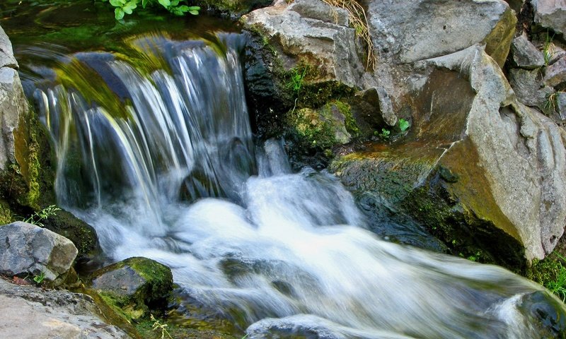 Обои камни, ручей, водопад, поток, мох, течение, stones, stream, waterfall, moss, for разрешение 1920x1200 Загрузить