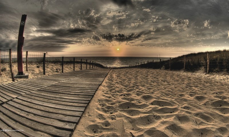 Обои облака, солнце, берег, песок, дорожка, пляж, clouds, the sun, shore, sand, track, beach разрешение 1920x1080 Загрузить