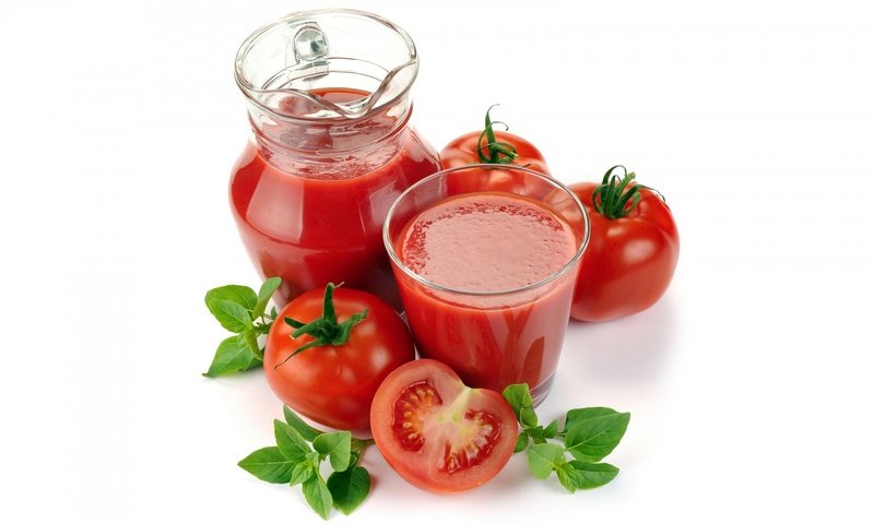 Обои белый фон, напитки, овощи, помидоры, томаты, томатный сок, white background, drinks, vegetables, tomatoes, tomato juice разрешение 1920x1200 Загрузить