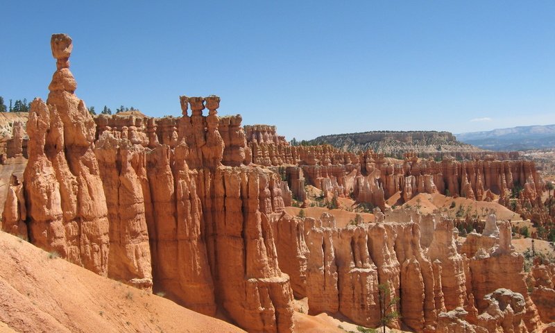 Обои небо, скалы, каньон, америка, брайс каньон, the sky, rocks, canyon, america, bryce canyon разрешение 1920x1440 Загрузить
