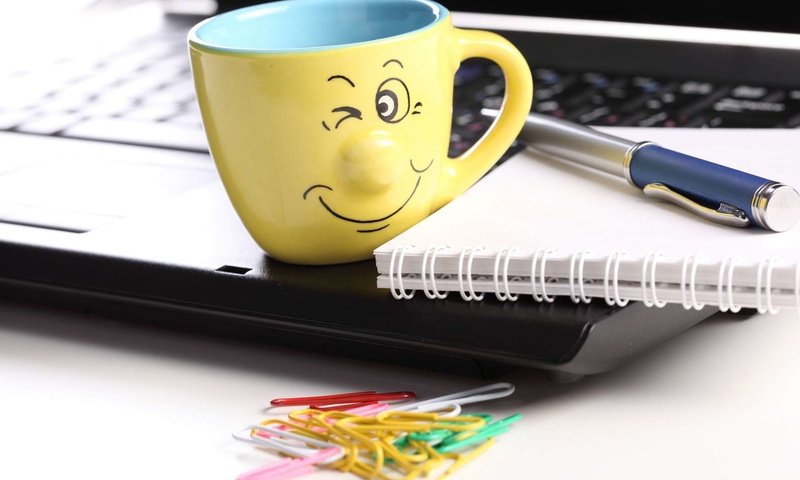 Обои ручка, кружка, офис, ноутбук, блокнот, скрепки, handle, mug, office, laptop, notepad, clip разрешение 1920x1200 Загрузить