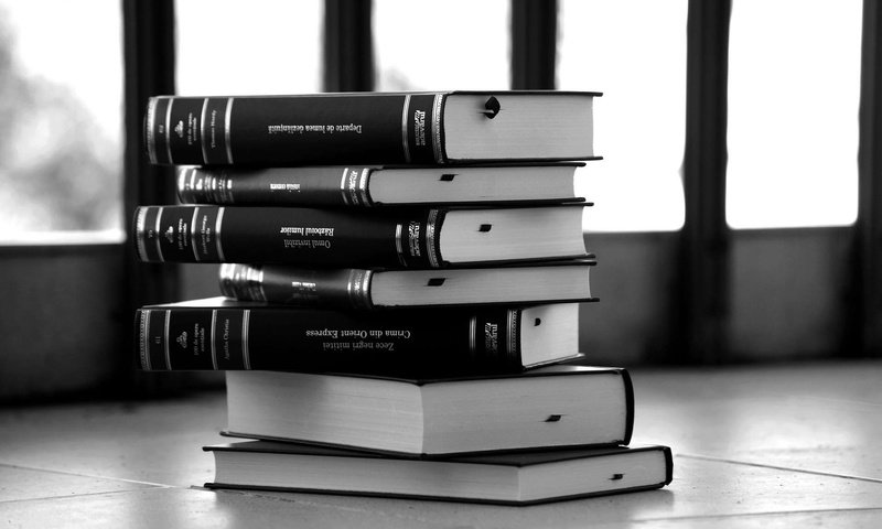 Обои книги, стопка, черно-белый фон, собрание сочинений, books, stack, black-and-white background, works разрешение 1920x1200 Загрузить