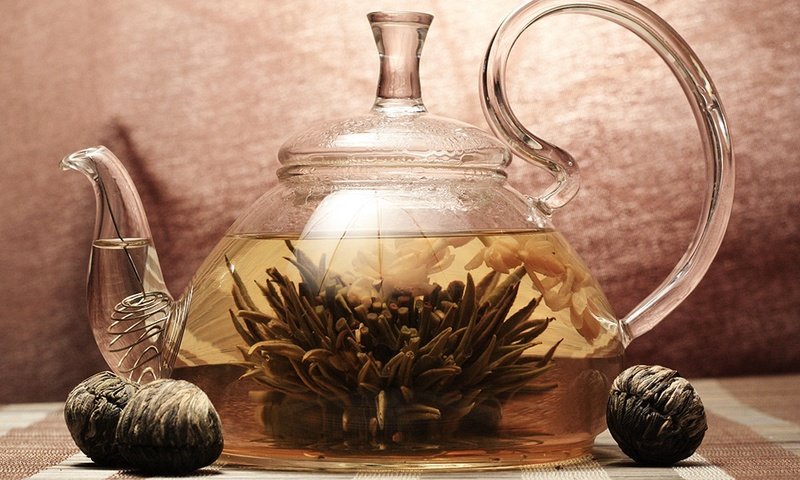 Обои чай, чайник, связанный чай, элитный сорт зеленого чая, "моли мэй жэнь", шарик с цветком жасмина", жасминовый чай, tea, kettle, associated tea, elite varieties of green tea, "moli mei ren", ball with a jasmine flower", jasmine tea разрешение 2000x1334 Загрузить