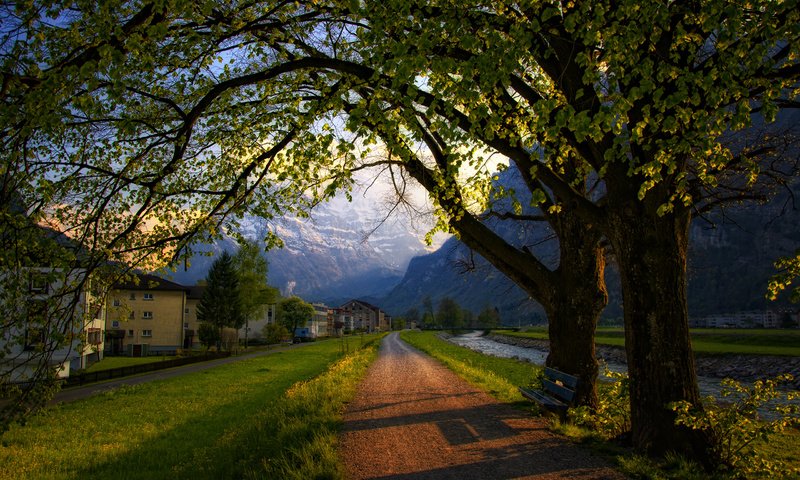 Обои дорога, деревья, вечер, швейцария, весна, road, trees, the evening, switzerland, spring разрешение 2560x1600 Загрузить