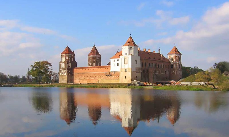 Обои озеро, замок, отражение в воде, lake, castle, the reflection in the water разрешение 1920x1200 Загрузить