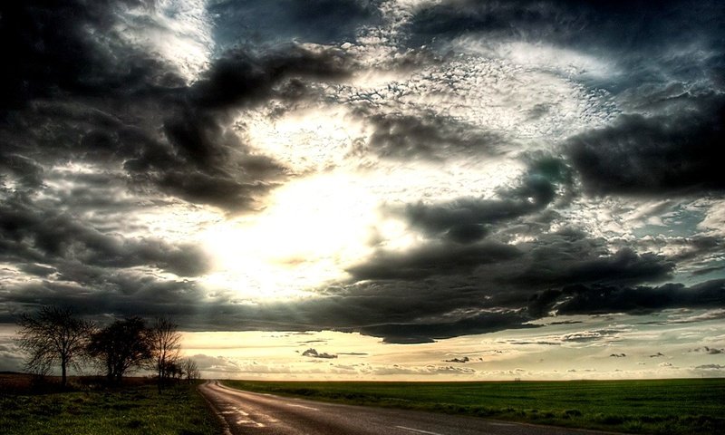 Обои дорога, дерево, грозовое небо, road, tree, stormy sky разрешение 2000x1600 Загрузить