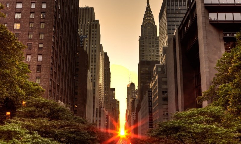 Обои свет, город, улица, нью-йорк, небоскрёб, манхэттен, городской пейзаж, light, the city, street, new york, skyscraper, manhattan, the urban landscape разрешение 2560x1600 Загрузить