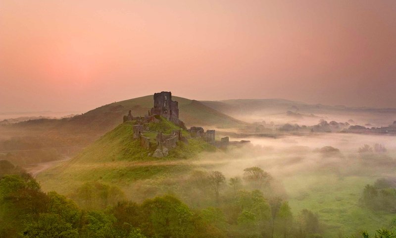 Обои восход, утро, туман, замок, англия, sunrise, morning, fog, castle, england разрешение 3072x2048 Загрузить