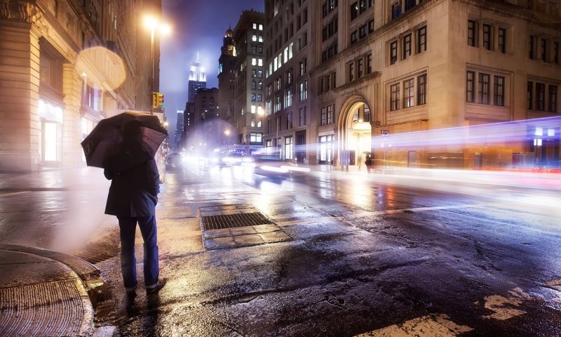 Обои ночь, огни, город, человек, зонт, night, lights, the city, people, umbrella разрешение 2560x1600 Загрузить
