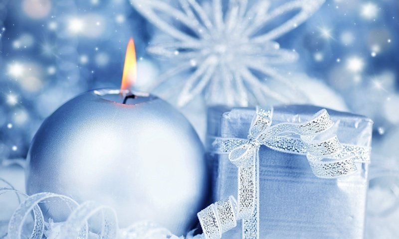 Обои новый год, зима, голубой фон, свеча, подарок, снежинка, new year, winter, blue background, candle, gift, snowflake разрешение 2560x1920 Загрузить