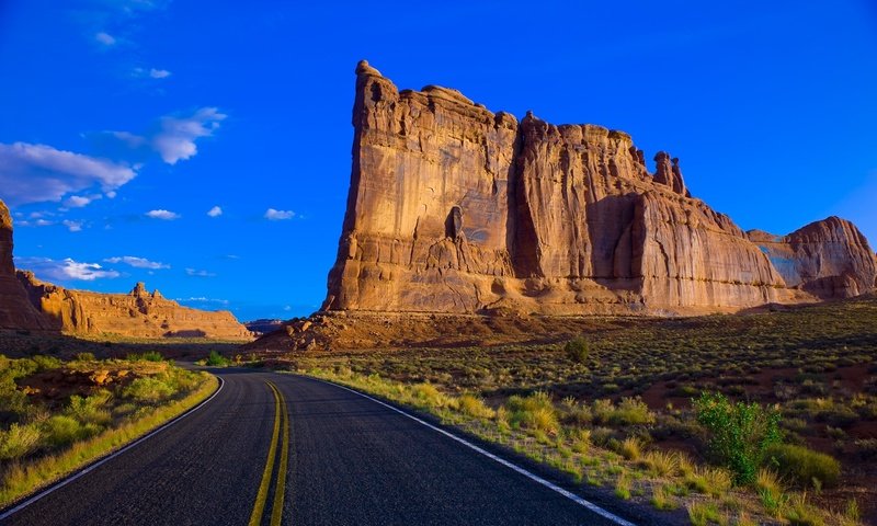 Обои небо, дорога, облака, горы, каньон, автострада, the sky, road, clouds, mountains, canyon, freeway разрешение 1920x1200 Загрузить