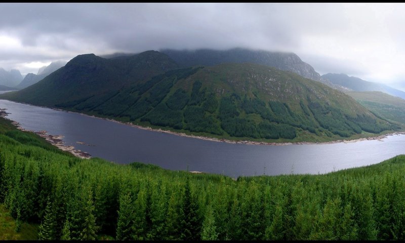 Обои облака, река, лес, гора, clouds, river, forest, mountain разрешение 2560x1024 Загрузить