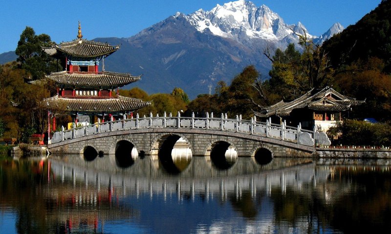Обои деревья, река, горы, мост, пагода, китай, trees, river, mountains, bridge, pagoda, china разрешение 1920x1200 Загрузить