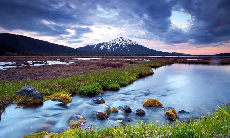 Обои небо, трава, река, горы, природа, камни, закат, пейзаж, the sky, grass, river, mountains, nature, stones, sunset, landscape разрешение 1920x1200 Загрузить