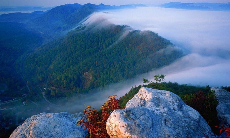 Обои небо, горы, природа, туман, дома, the sky, mountains, nature, fog, home разрешение 1920x1080 Загрузить