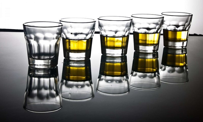Обои напитки, стаканы, алкоголь, коньяк, виски, алкогольные, drinks, glasses, alcohol, cognac, whiskey, alcoholic разрешение 1920x1200 Загрузить