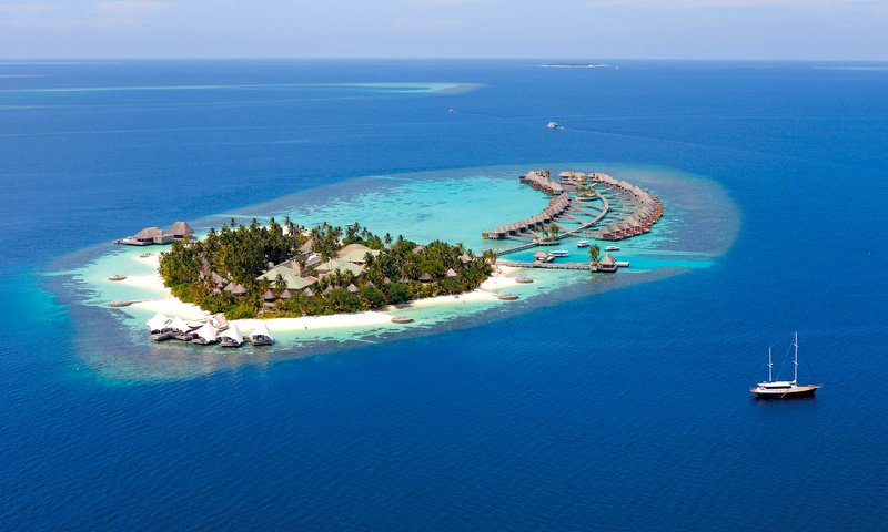 Обои море, яхта, остров, бунгало, тропики, мальдивы, sea, yacht, island, bungalow, tropics, the maldives разрешение 2100x1395 Загрузить