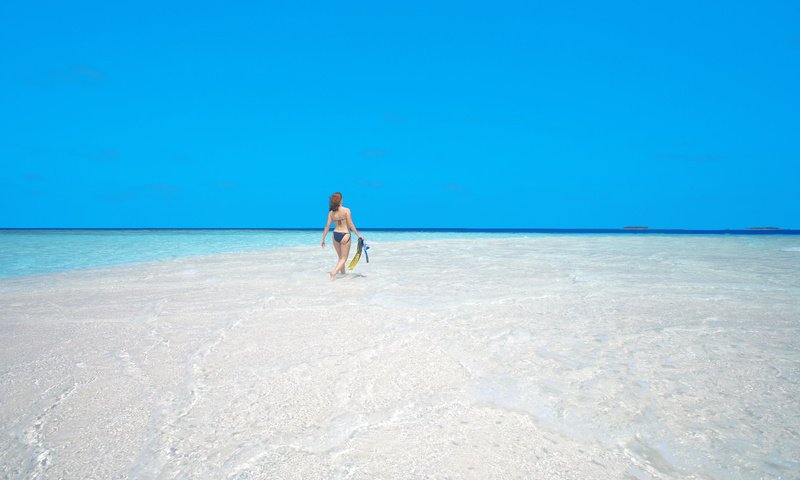 Обои девушка, море, тропики, мальдивы, girl, sea, tropics, the maldives разрешение 4936x3245 Загрузить