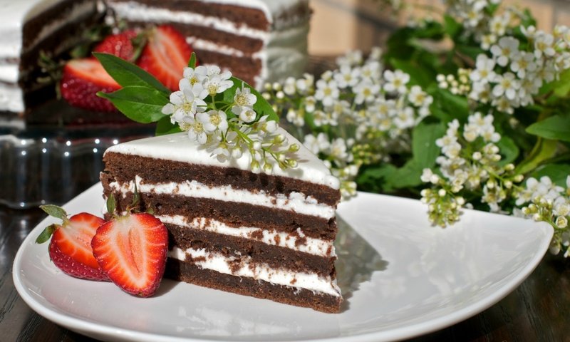 Обои крем для торта, клубника, сладкое, торт, кусок, черемуха, cream cake, strawberry, sweet, cake, piece, cherry разрешение 2100x1440 Загрузить