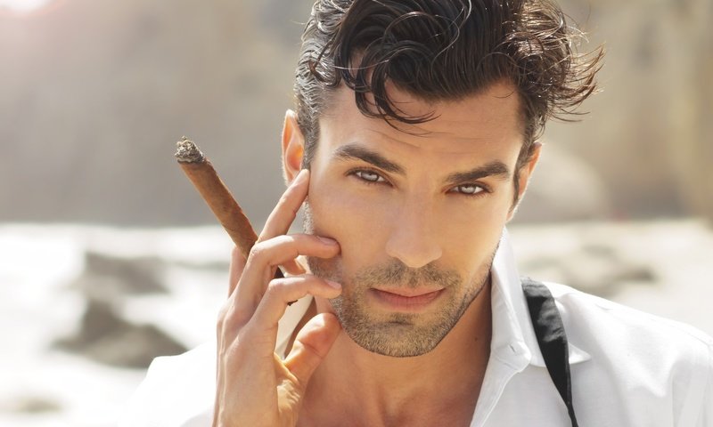 Обои море, взгляд, парень, рубашка, сигара, sea, look, guy, shirt, cigar разрешение 1920x1080 Загрузить