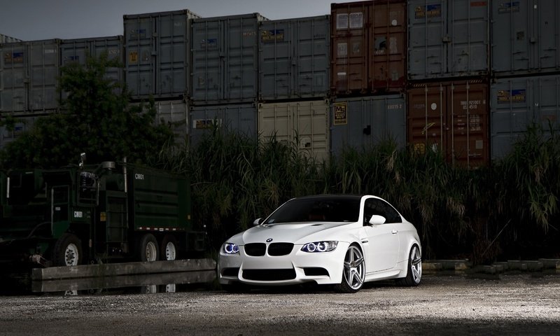 Обои белая, контейнеры, бмв, e92, дневной свет, м3, майами, white, containers, bmw, daylight, m3, miami разрешение 2560x1600 Загрузить