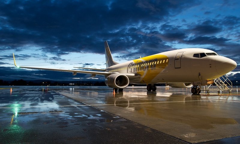 Обои боинг 737 на аэродроме, boeing 737 at the airport разрешение 2560x1440 Загрузить