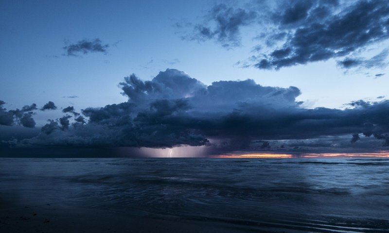 Обои вечер, тучи, море, молния, гроза, the evening, clouds, sea, lightning, the storm разрешение 2560x1600 Загрузить