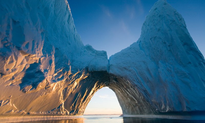 Обои вода, солнце, лучи, айсберг, льды, арктика, water, the sun, rays, iceberg, ice, arctic разрешение 1920x1200 Загрузить