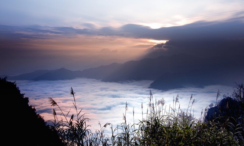 Обои небо, горы, туман, тайвань, дымка, the sky, mountains, fog, taiwan, haze разрешение 1920x1200 Загрузить