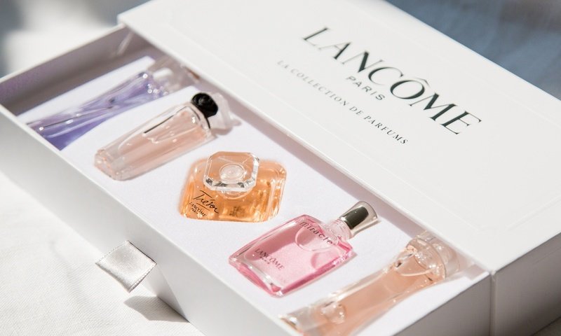 Обои коробка, духи, коллекция, парфюм, lanc__me paris, lancôme, box, perfume, collection разрешение 1920x1200 Загрузить